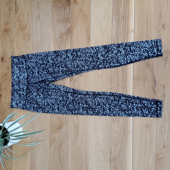 Lululemon Wunder Under Pant III, Size 6 - Picture 2 of 16